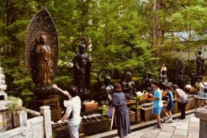 Cimitero Di Okunoin (Koyasan) | Cosa fare e vedere in Giappone