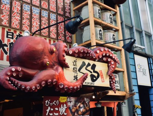 Insegne di street-food a Dōtonbori | Cosa fare e vedere a Osaka