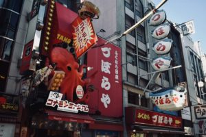 Le insegne di street-food a Dōtonbori | Cosa fare e vedere a Osaka