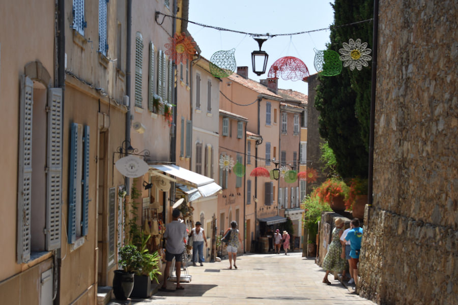 Cosa Vedere A Bormes-les-Mimosas | Rue Carnot